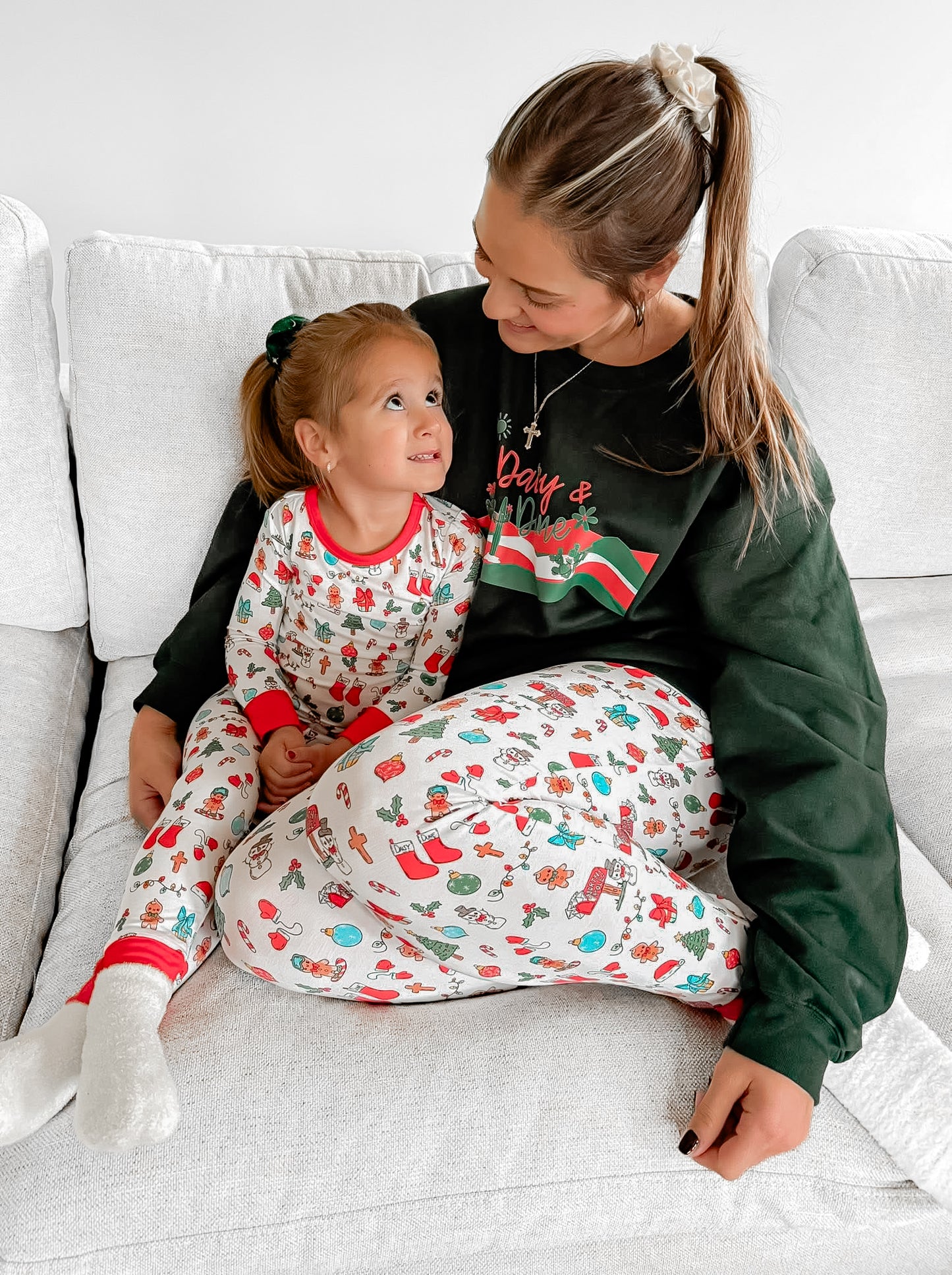 CHRISTMAS MEDLEY JOGGERS