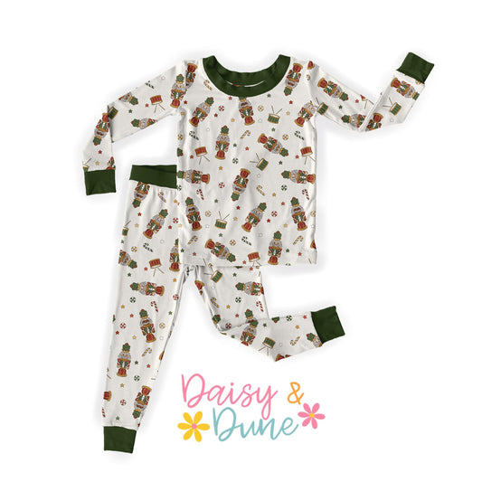 Green Nutcrackers Set